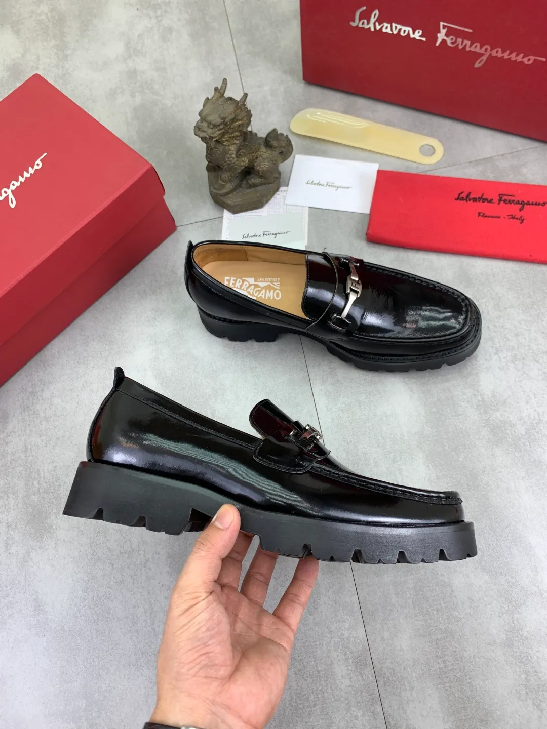 Men's Men's Shoes 💰P480💰[New Style] Water-dyed Niuli 🆘[Salvatore Ferragamo] Ferragamo's latest casual business leather shoes for men! Listed simultaneously! The fabric is made of specially imported original calfskin, and the interior is made of imported water-dyed cowhide. It is absolutely luxurious and leads the fashion trend. Matching code: 38-44 (45 and 46 can be customized) Multiple colors available